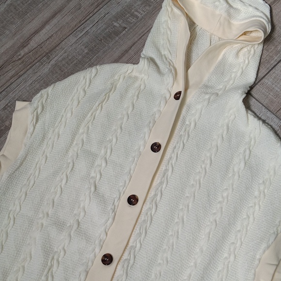 SIMPLE..SUZANNE BETRO..OVERSIZED BUTTON UP.. - Picture 2 of 8